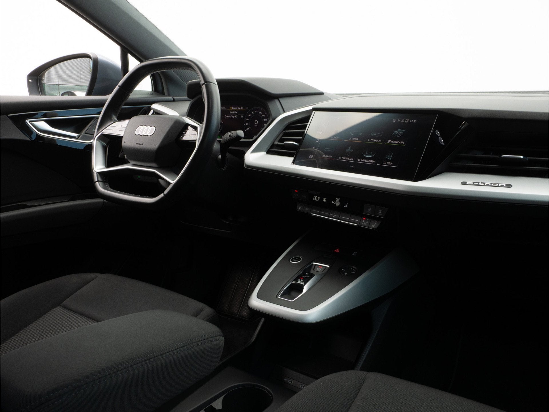 Audi Q4 e-tron 40 Launch edition 77 kWh SOH 93% Trekhaak/ St, Auto's, Automaat, Gebruikt, Met garantie (alle), Blauw
