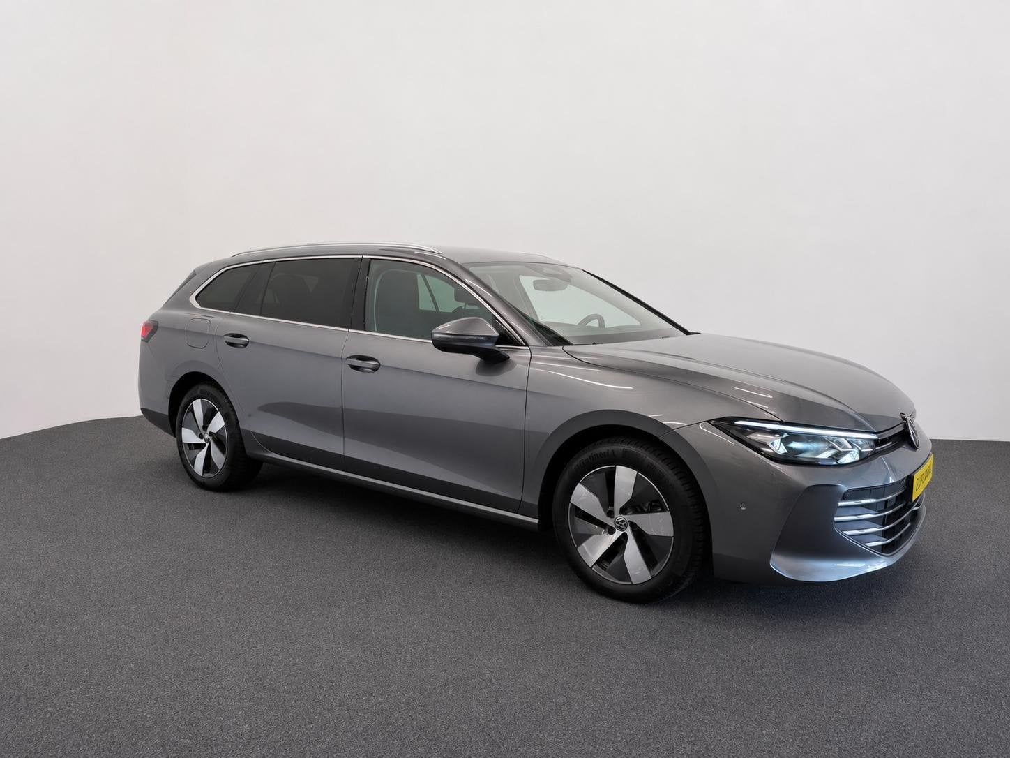Volkswagen Passat Variant 1.5 eTSI Business Navigatie Apple, Auto's, 4 cilinders, Leder, 19 km/l, 1600 kg