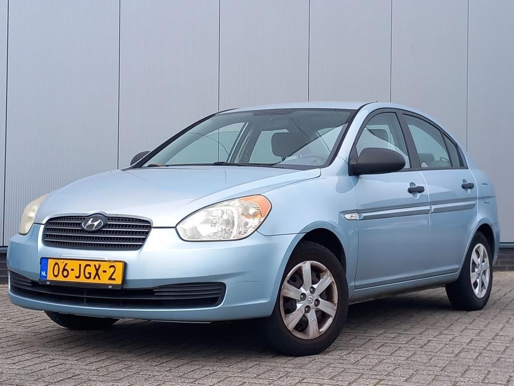 Hyundai Accent 1.4i 4DRS Sedan 2009 | 96.000km, Auto's, Voorwielaandrijving, 40 €/maand, 4 cilinders, Blauw