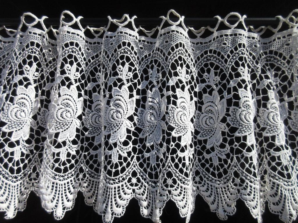 Vintage opengewerkt valletje gordijn strook met bloemen, Ophalen of Verzenden, Gebruikt, 100 tot 150 cm, Minder dan 100 cm