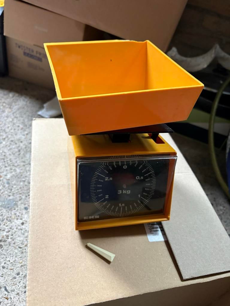 Retro EKS Keukenweegschaal - Oranje (met defect), Verzamelen, Retro, Overige typen, Ophalen of Verzenden