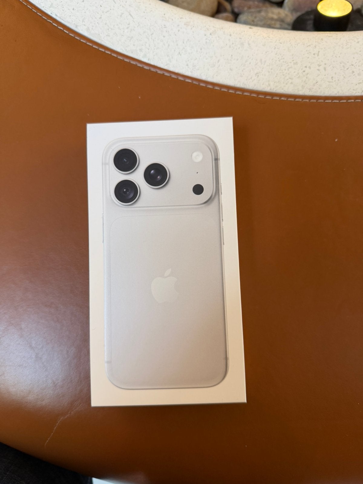 Nieuwe iPhone 18 pro 256G silver te koop voor 1400, Telecommunicatie, Nieuw, Zonder simlock, IPhone 18 Pro, Zonder abonnement