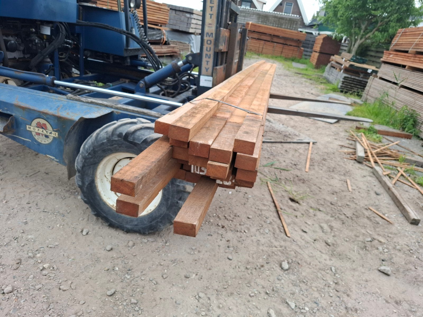 Partij 26 st hardhout palen balken 4 m + bezorgen mogelijk, Tuin en Terras, Ophalen, Nieuw, Hardhout, 250 cm of meer
