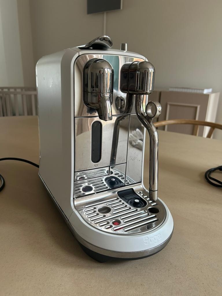 Sage nespresso Creatista plus- wit (stoompijpje defect), Witgoed en Apparatuur, Koffiezetapparaten, Koffiepads en cups, Gebruikt