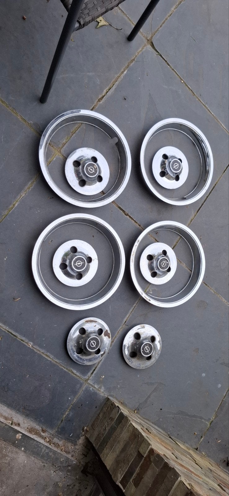 Set van 4 Opel wieldoppen en 4 stalen velgen, Auto diversen, Wieldoppen, Ophalen of Verzenden, Gebruikt