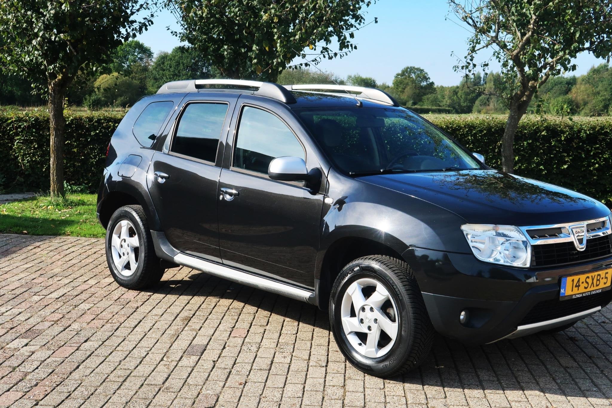 Dacia Duster 1.6 Aniversare 2wd LEER TREKHAAK CAMERA, Auto's, Voorwielaandrijving, Gebruikt, Huisgarantie, 4 cilinders