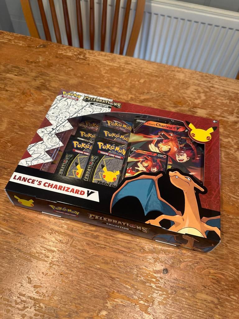 Pokémon Celebrations Lance's Charizard V Collection Box, Ophalen of Verzenden, Nieuw, Overige typen