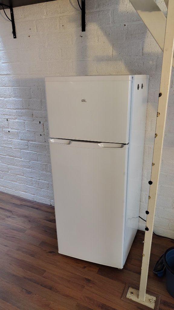 OK - OFK 211 E W - Koel-vriescombinatie / Koelkast, Ophalen, Gebruikt, 100 tot 150 liter, Met aparte vriezer
