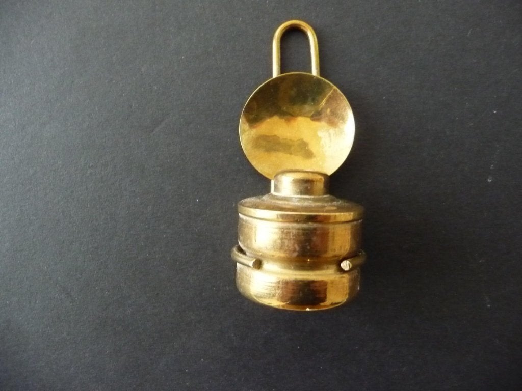 31D2: Miniatuur – Olielampje, Verzamelen, Poppenhuizen en Toebehoren, Ophalen of Verzenden, Zo goed als nieuw, Poppenhuis