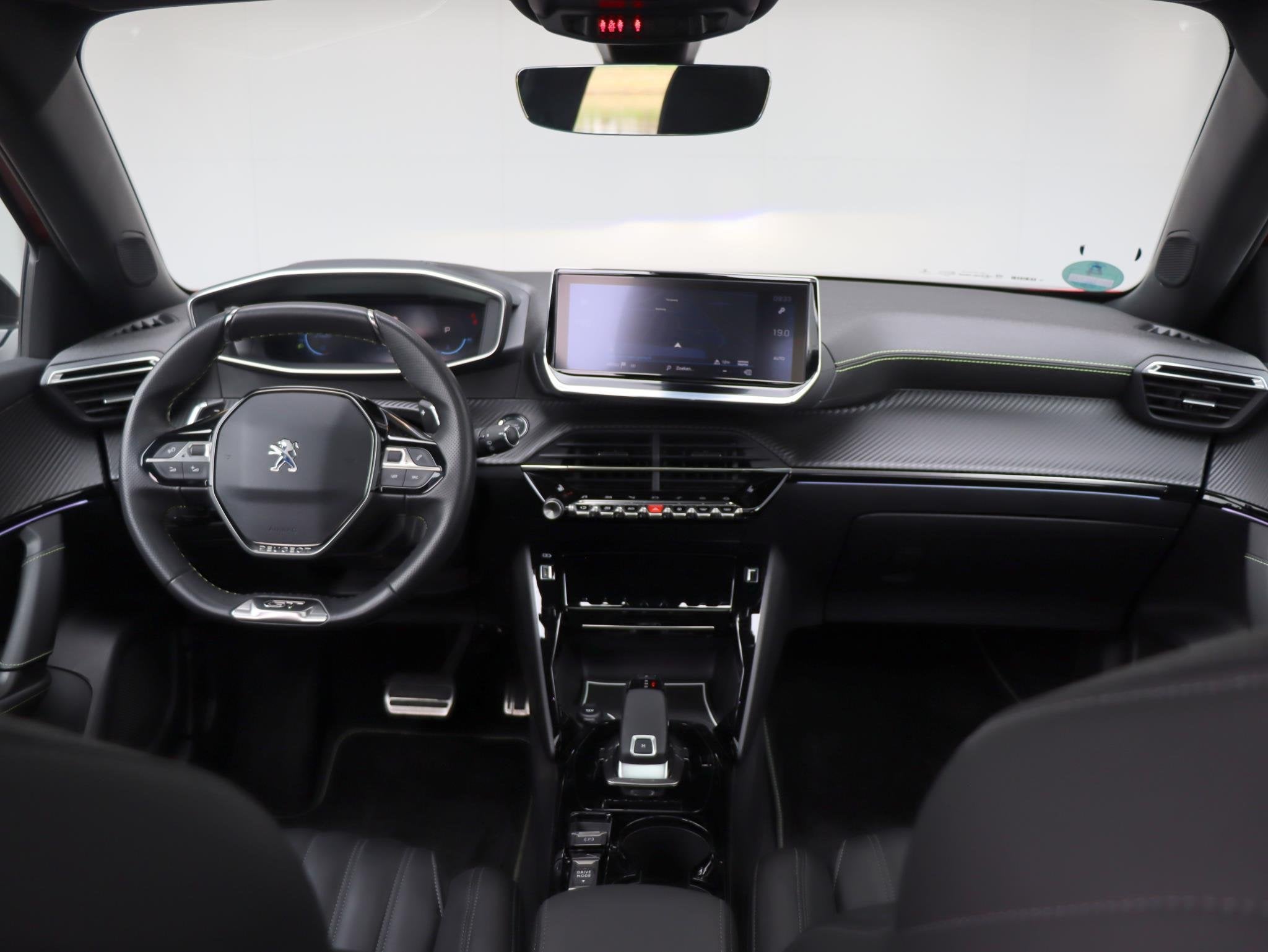 Peugeot 2008 1.2 PureTech GT 156pk | Pano-dak | Leder | Mass, Gebruikt, Leder, 1180 kg, 3 cilinders