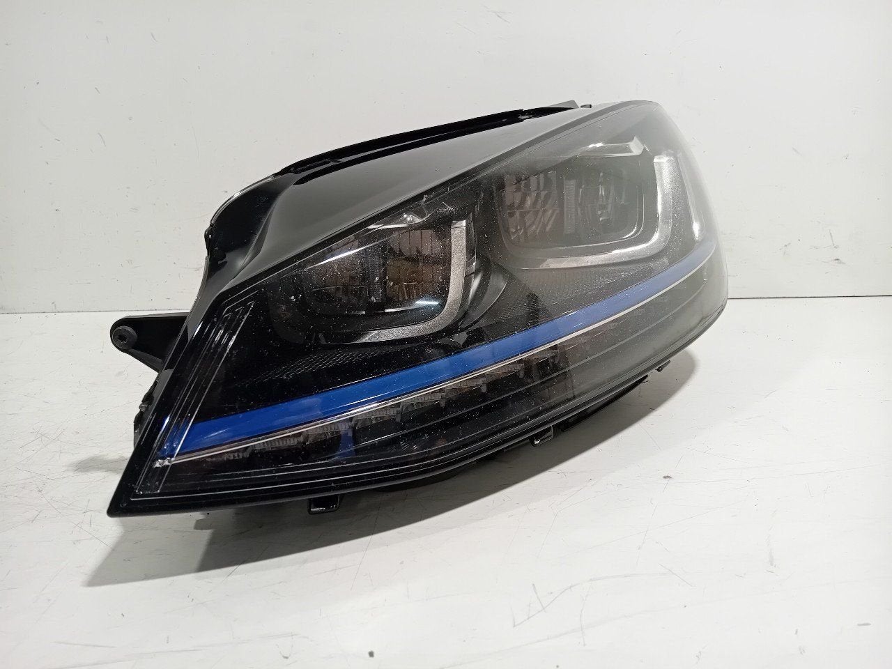 Koplamp links Volkswagen Golf, Onderdelen@venauto.nl, Van der Ven Autorecycling B.V., Gebruikt, Ettenseweg 76, 4706 PB Roosendaal, The Netherlands