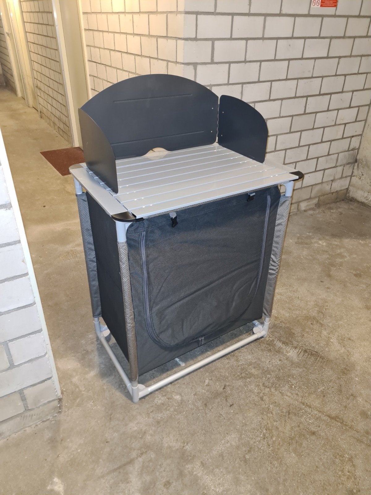 Vrijbuiter Outdoor Campingkast met Windscherm - Gebruikt, Caravans en Kamperen, Kampeeraccessoires, Ophalen