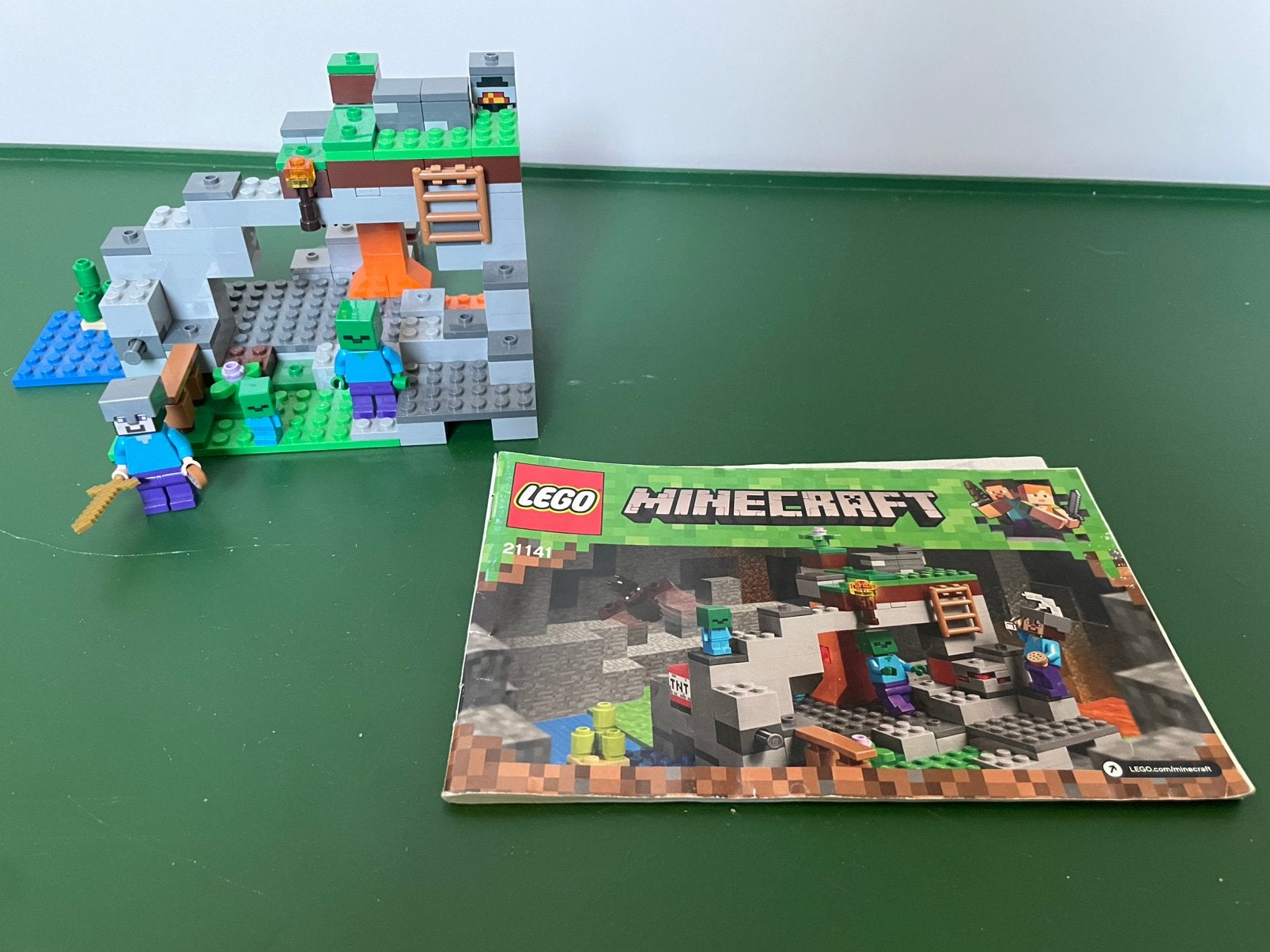 LEGO Minecraft - De Zombiegrot (21141), Ophalen of Verzenden
