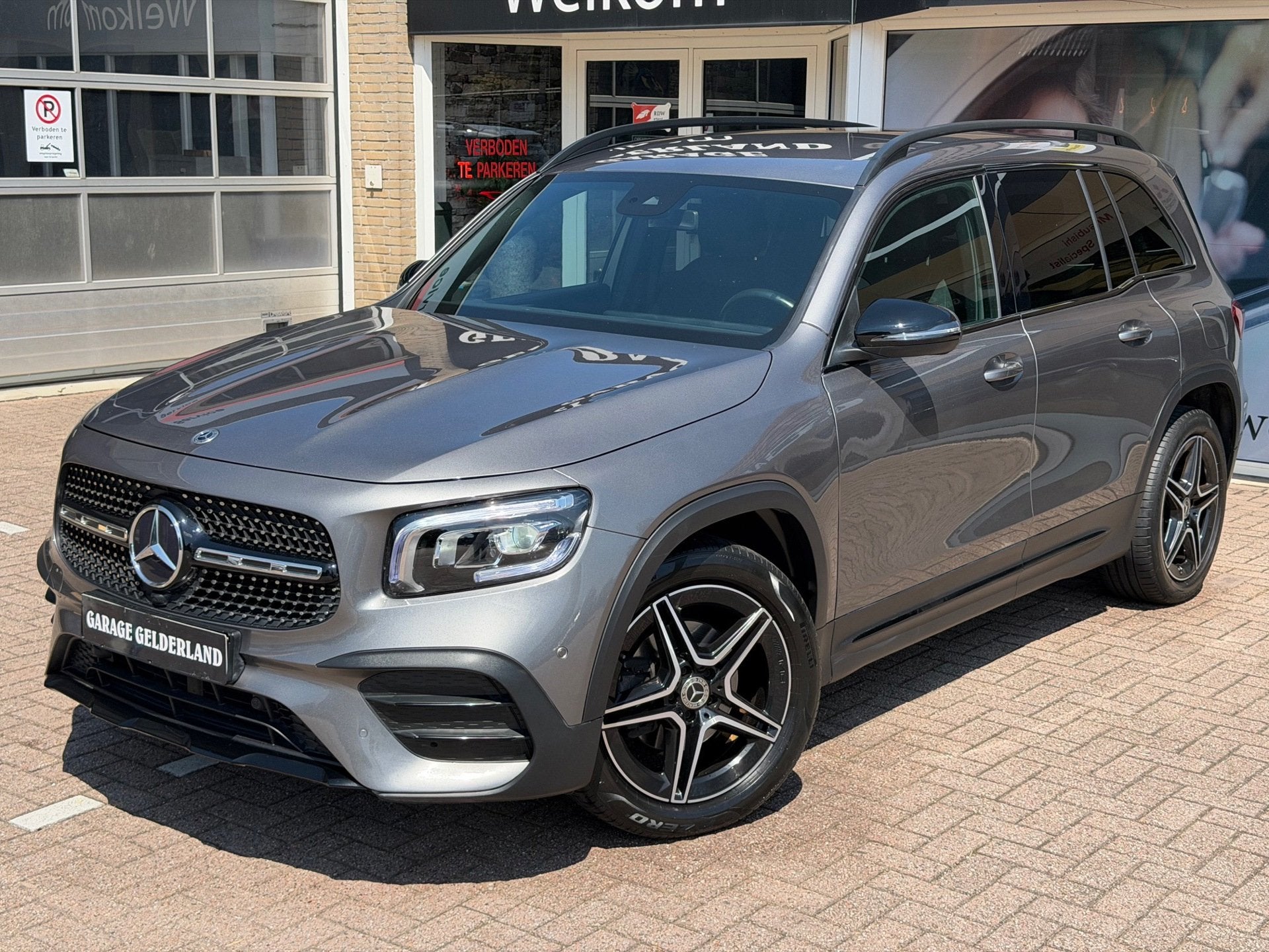 Mercedes-Benz GLB 200 AMG-NIGHT | Matrix | Full-Led | Camera, Gebruikt, Zwart, 4 cilinders, 2000 kg