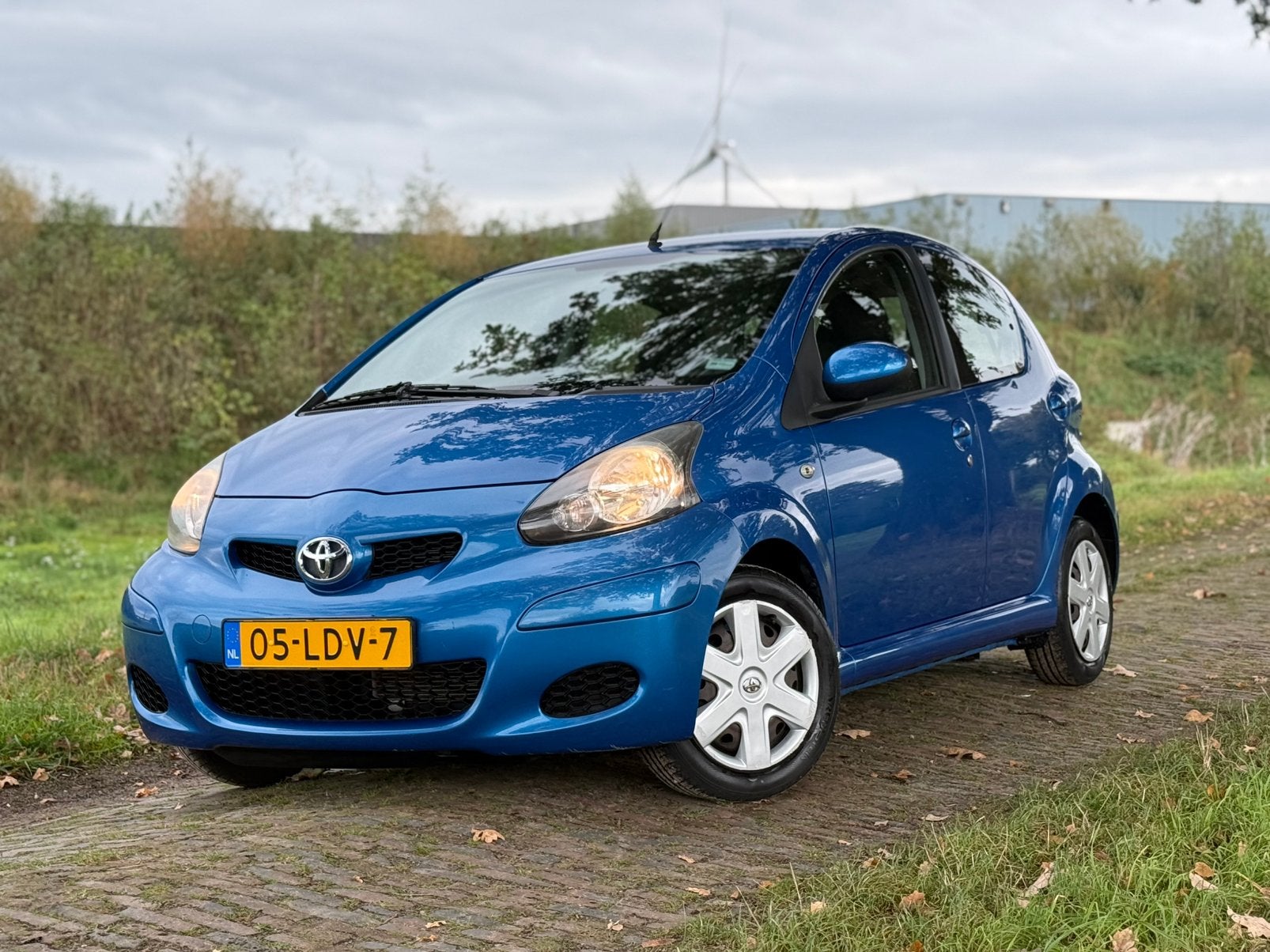 Toyota Aygo 1.0 5-DR | NW. APK | IJSKOUDE AC | ONDERHOUD, Auto's, Voorwielaandrijving, Euro 5, Stof, Zwart