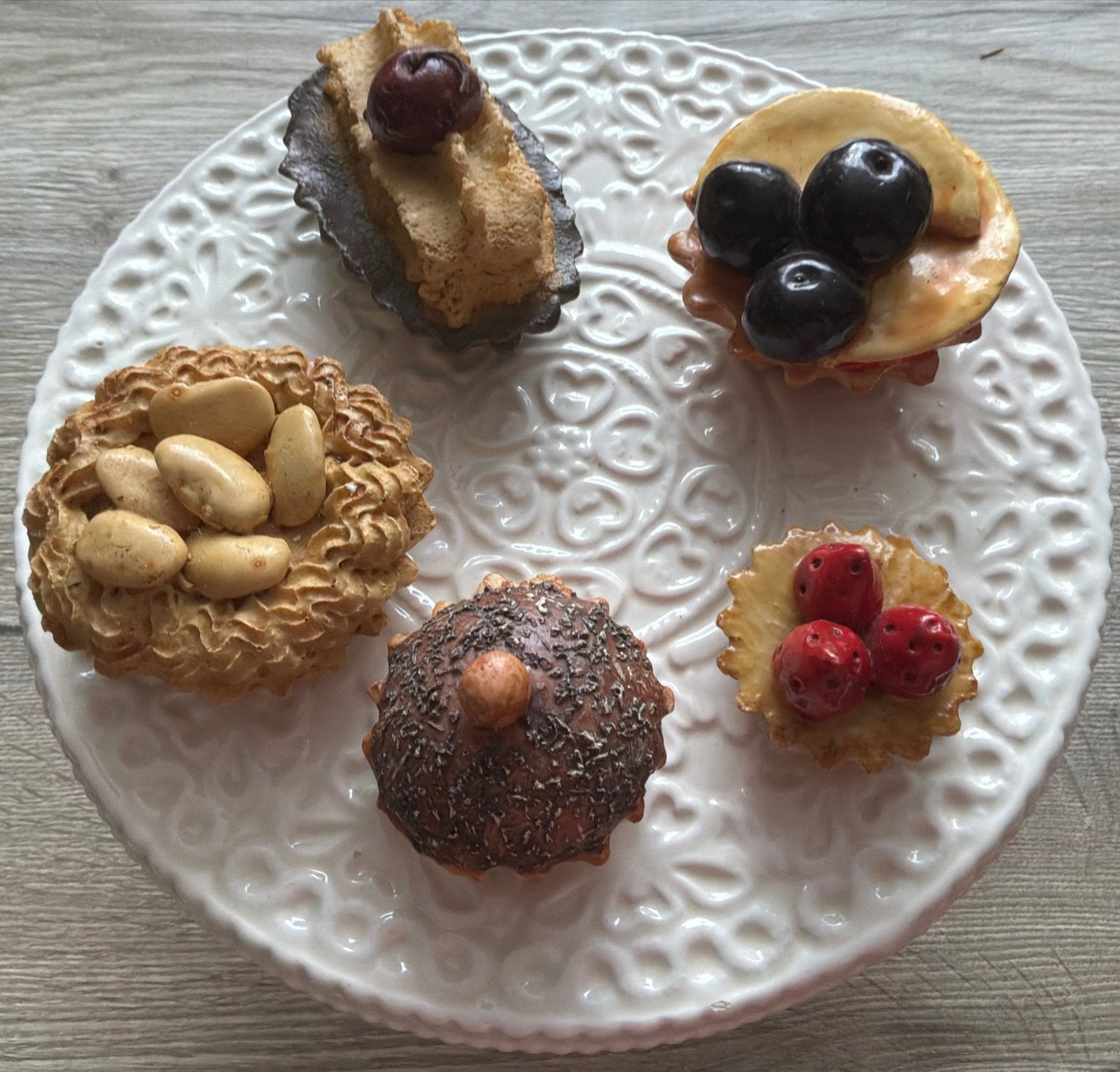 Decoratieve miniatuur gebakjes set nu 15,00❤️, Ophalen, Zo goed als nieuw