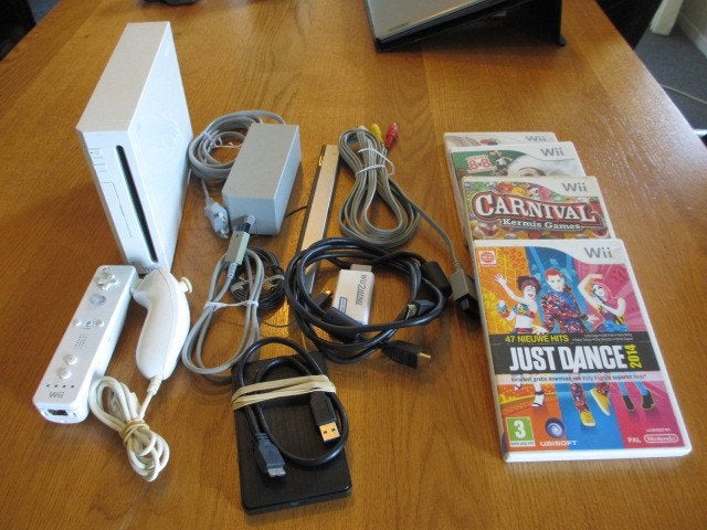 Wii compleet met 200+ games, Spelcomputers en Games, Ophalen of Verzenden, Gebruikt, Met 1 controller, Met games