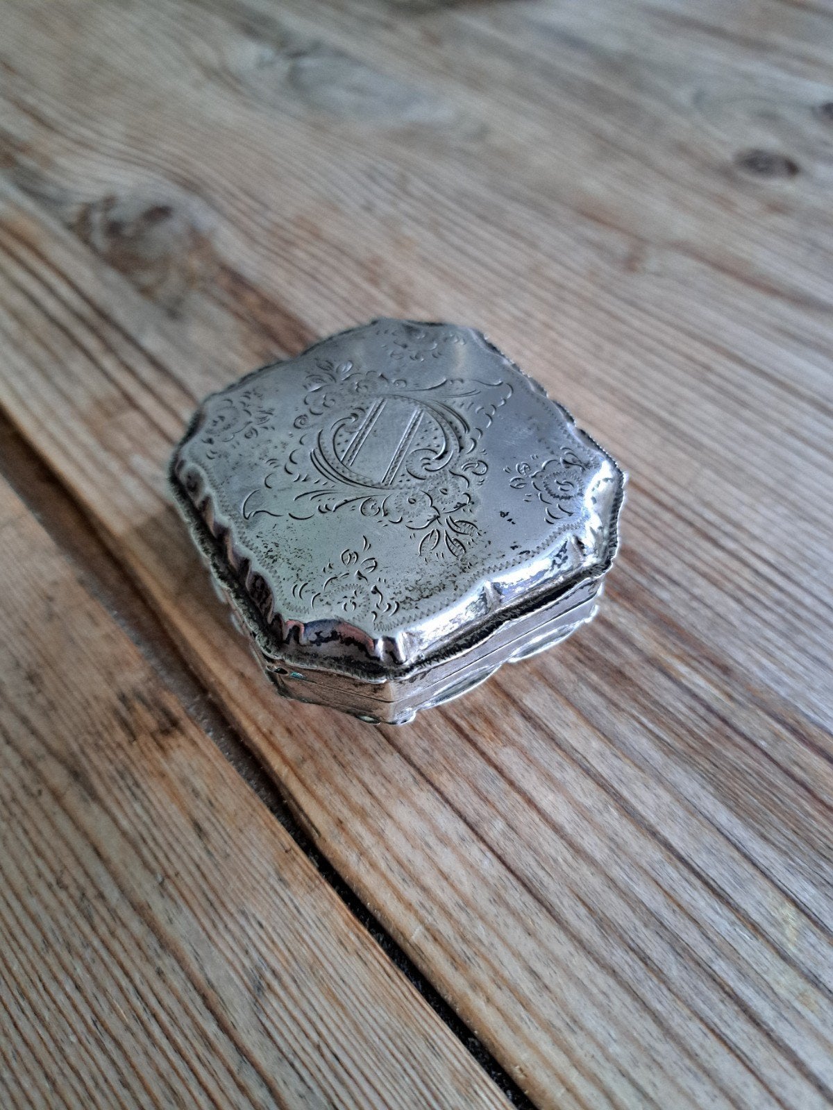 Antiek Zilveren Doosje met Gravures, Ophalen