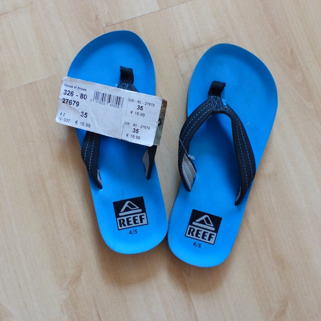 Slippers , Reef. Nieuw maat 35., Ophalen, Nieuw