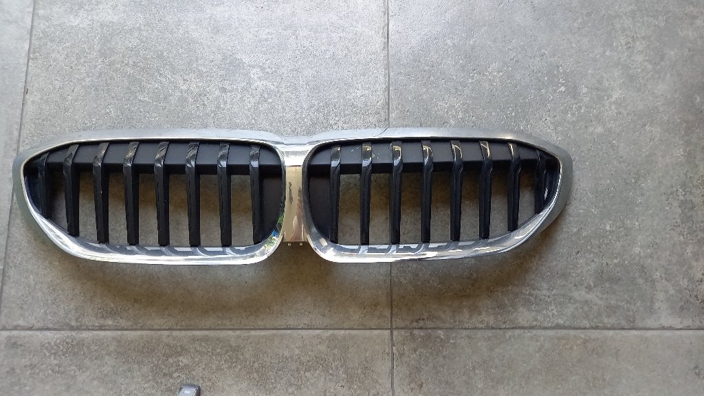BMW 320i grill/nieren F30/F31, Auto-onderdelen, Gebruikt, Voor, Onbekend, Ophalen of Verzenden