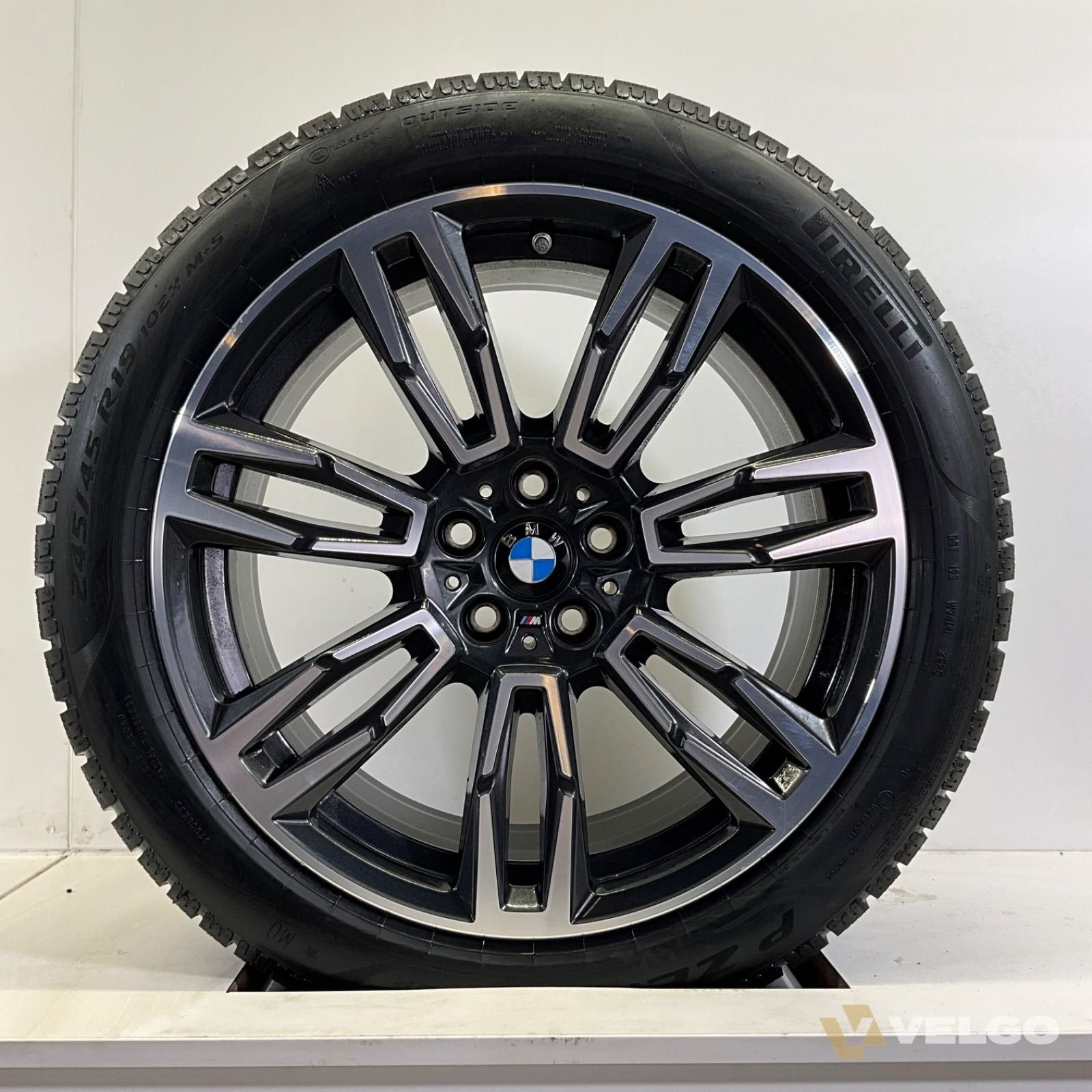 BMW 5 SERIE G60 I5 G60 SET VELGEN + WINTERBANDEN 19 INCH ORI, Auto-onderdelen, 19 inch, -, -, Banden en Velgen