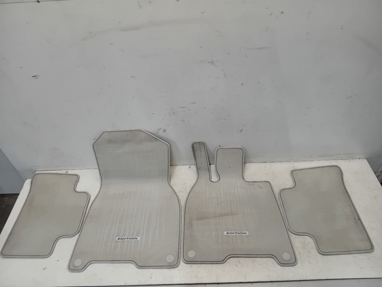 Mattenset Mercedes-Benz EQ-Klasse, Onderdelen@venauto.nl, Van der Ven Autorecycling B.V., Gebruikt, Ettenseweg 76, 4706 PB Roosendaal, The Netherlands