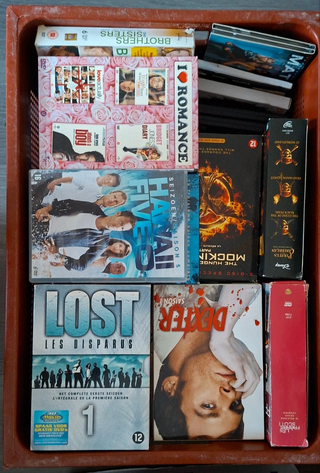 Kunststof krat vol met originele DVD's, Ophalen