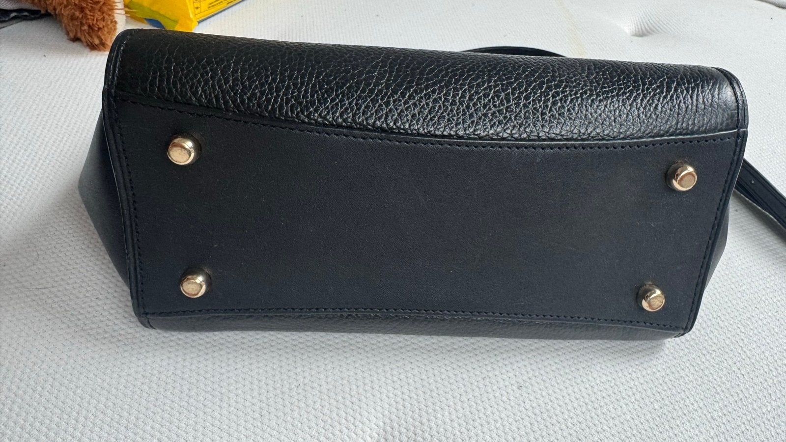 Zwarte Coach handtas met goudkleurige details, Ophalen of Verzenden, Zo goed als nieuw, Zwart, Handtas