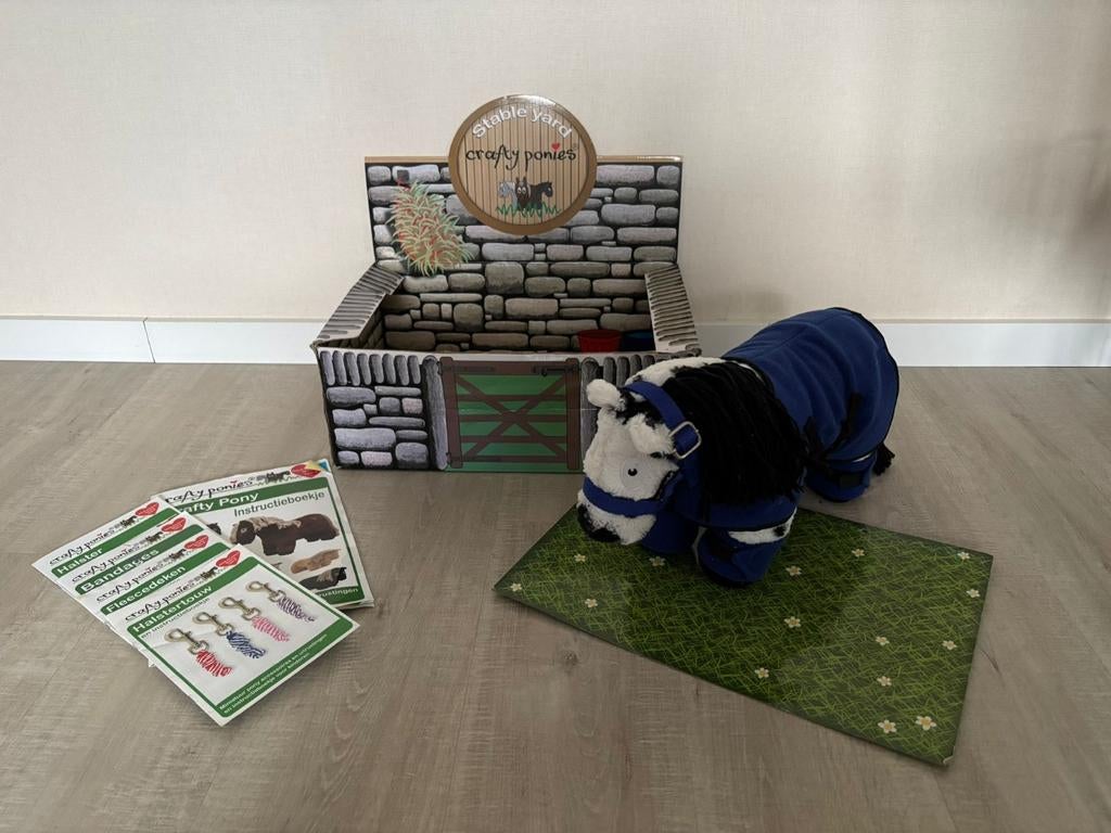 Crafty pony met toebehoren, Ophalen of Verzenden, Zo goed als nieuw, Overige soorten, Figuurtje(s)