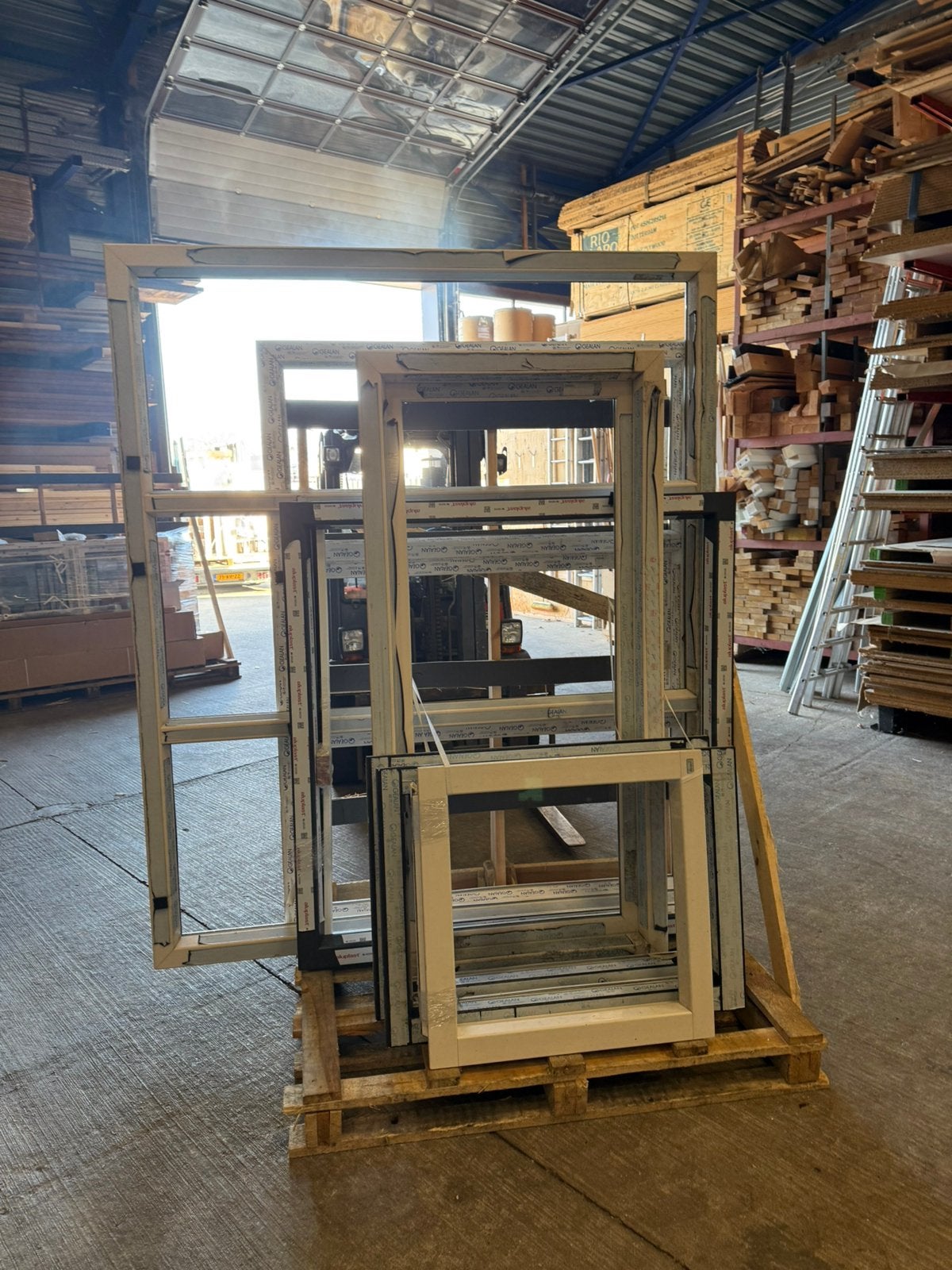partij kozijnen zowel hardhout als kunststof, 75 tot 150 cm, Kunststof, Raamkozijn, Nieuw