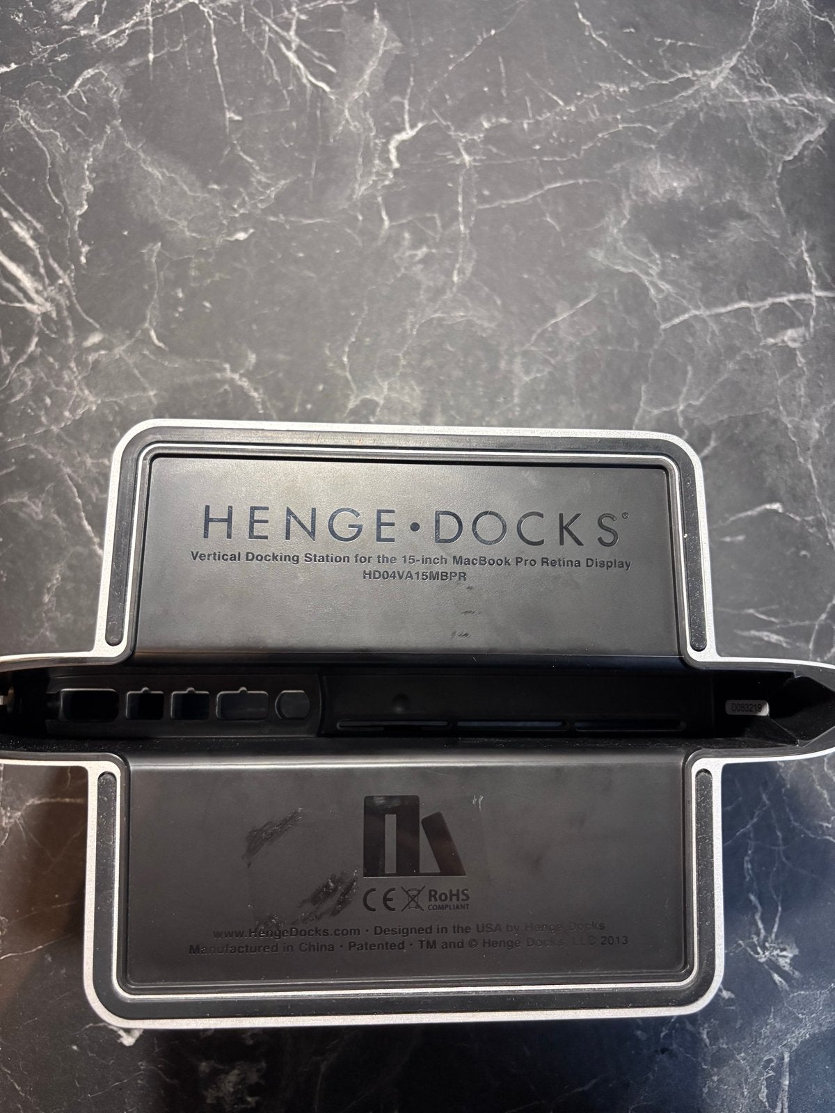 Foto 4 van Henge Docks Vertical Docking Station voor MacBook Pro