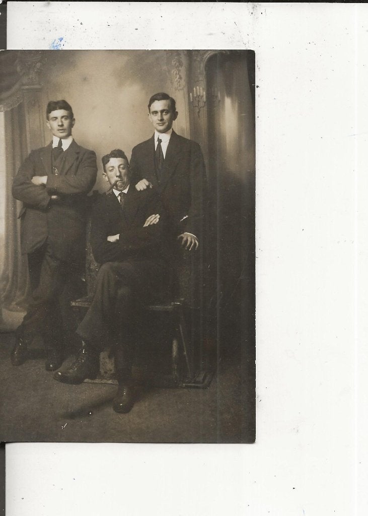 Onbekend Heer met sigaar geflankeerd door 2 mannen, Ophalen of Verzenden, Voor 1920, Ongelopen, Zuid-Holland