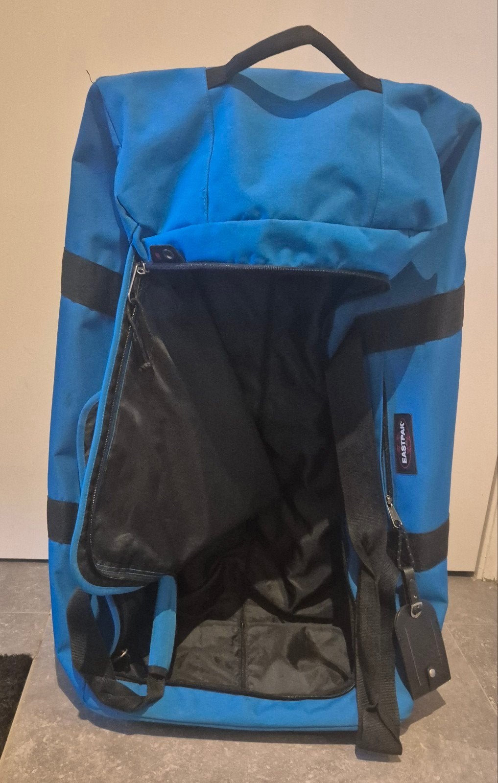 Eastpak reistas met wieltjes, 90 liter, zo goed als nieuw, Wieltjes, 30 cm of meer, Blauw, Ophalen of Verzenden