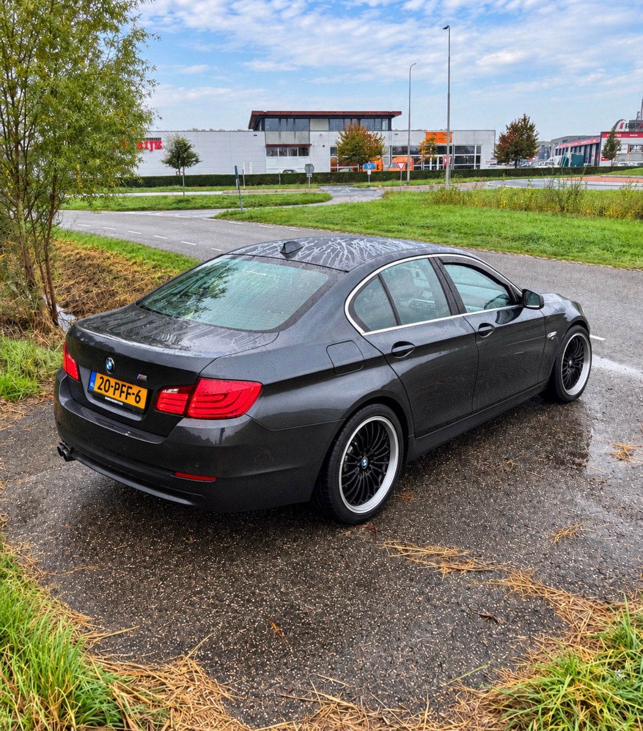 BMW 5-serie F10 3.0 6-Cilinder 8-AUT M-Sport CarPlay 20inch, Auto's, Achterwielaandrijving, Zwart, 2000 kg, Bedrijf