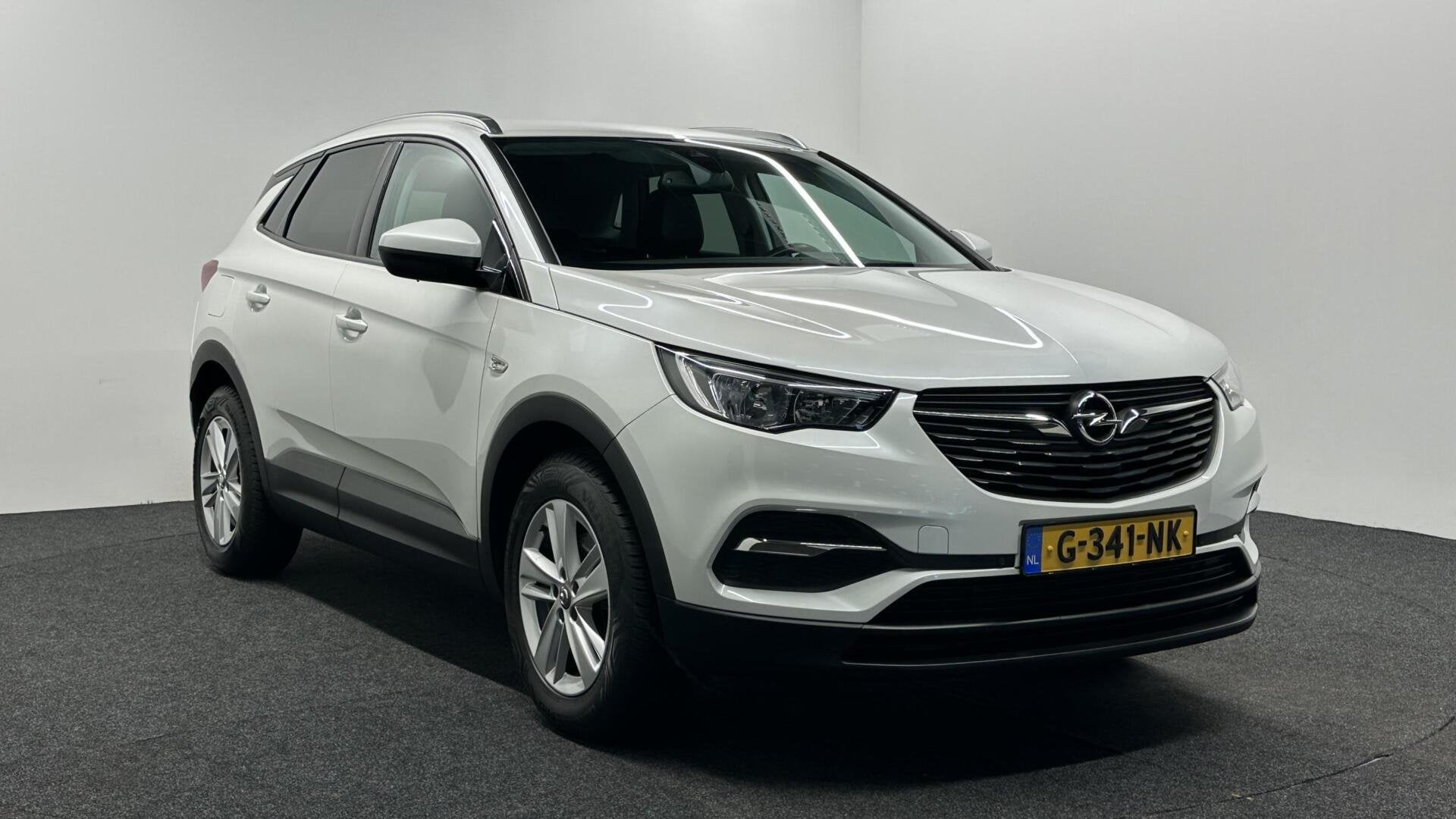 Opel Grandland X 1.2 Turbo Business + CAMERA TREKHAAK CARPLA, Auto's, Voorwielaandrijving, Parkeercamera, Gebruikt, 1199 cc