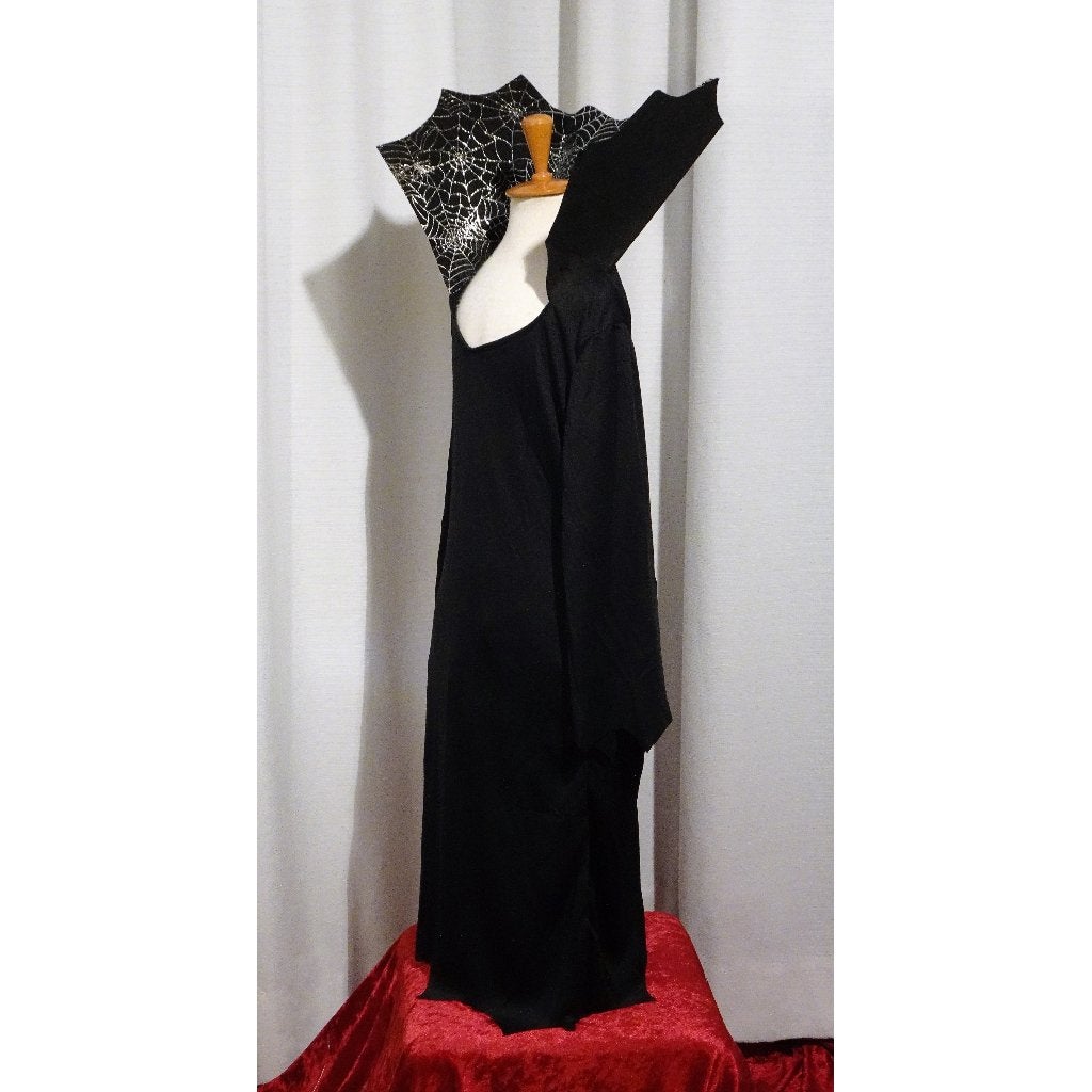 Nieuw ! Mooie Zwarte Halloween Jurk Maat 104 - 110, Kinderen en Baby's, Ophalen of Verzenden, Nieuw, 104 of kleiner, Meisje