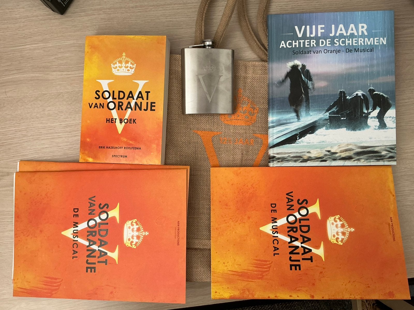 Soldaat van Oranje Musical Boekjes & Tas, Boeken, Ophalen of Verzenden, Zo goed als nieuw, Algemeen