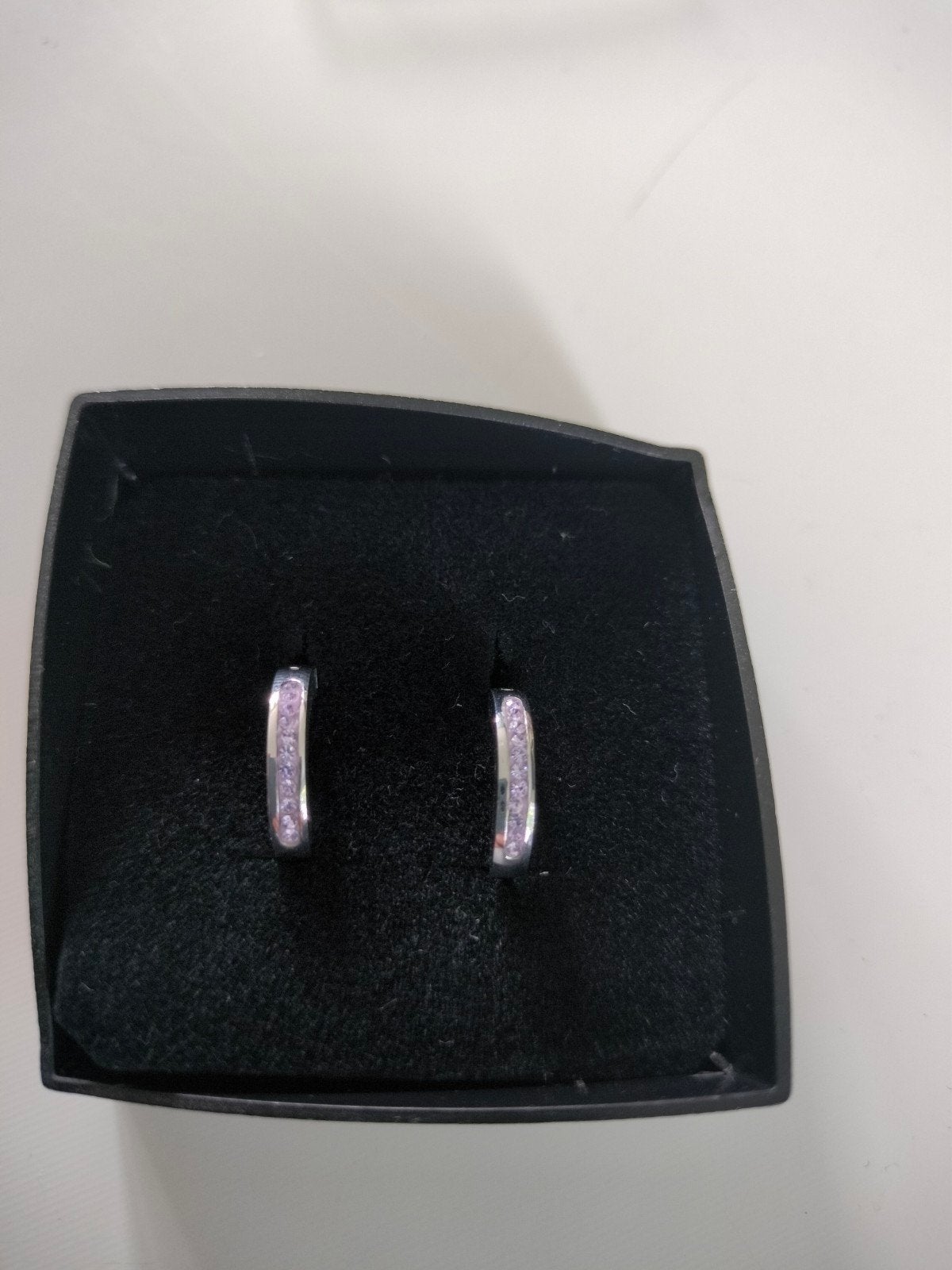 Lila oorringetjes stainless steel, Sieraden, Tassen en Uiterlijk, Oorbellen, Ophalen of Verzenden, Gebruikt, Overige materialen