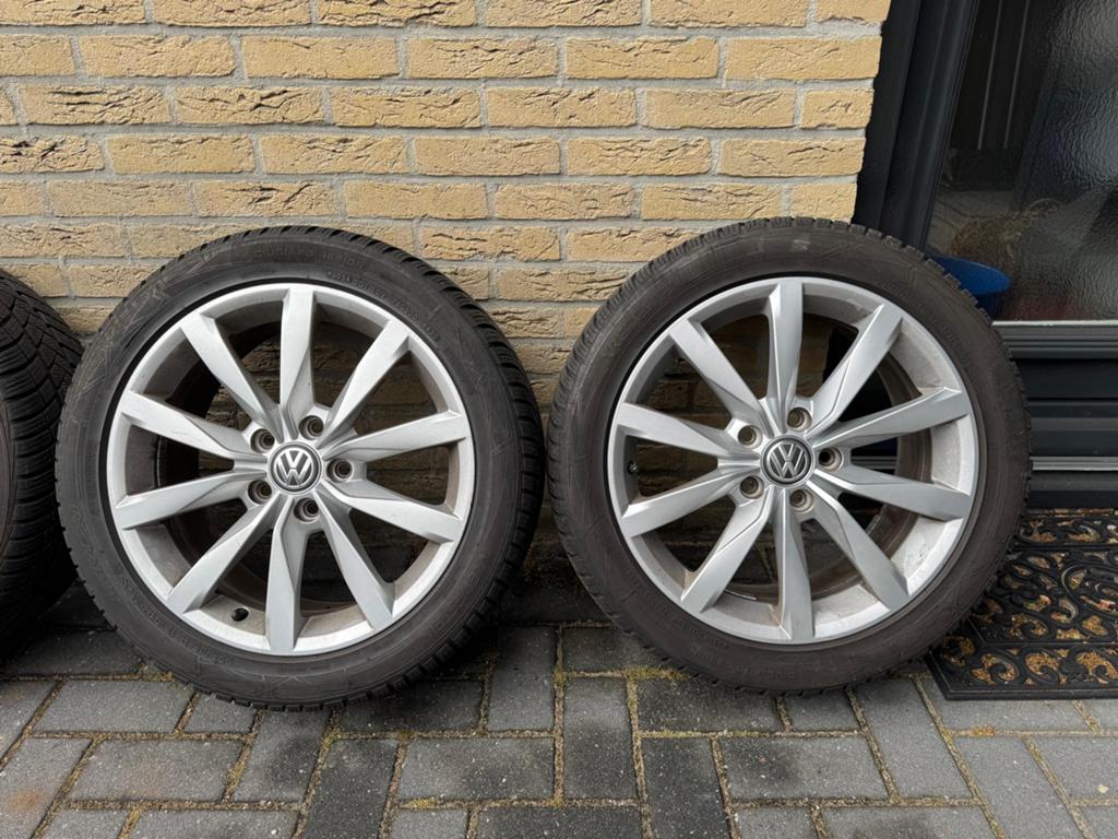 Set 17 inch LM velgen type Dijon met vredestein winterbanden, Ophalen, Gebruikt