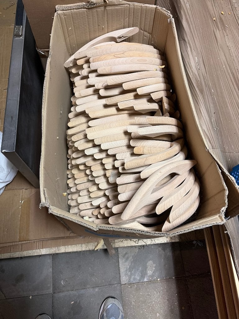 Uitvaartkistsluitingen, handvatten, Kisten, Grafstenen en Urnen