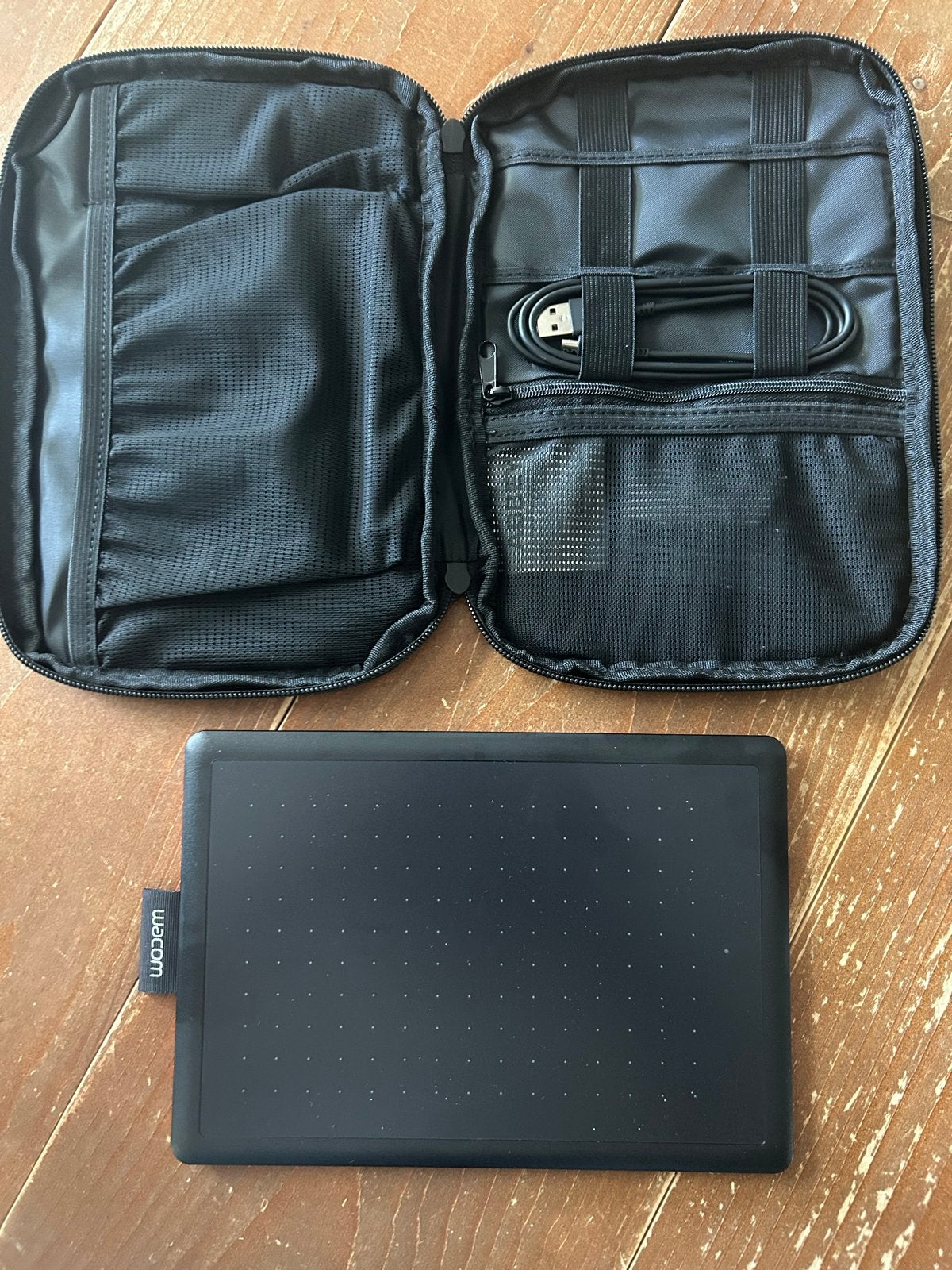 Wacom One tekentablet met hoes en pen, Computers en Software, Ophalen of Verzenden, Zo goed als nieuw, Bedraad