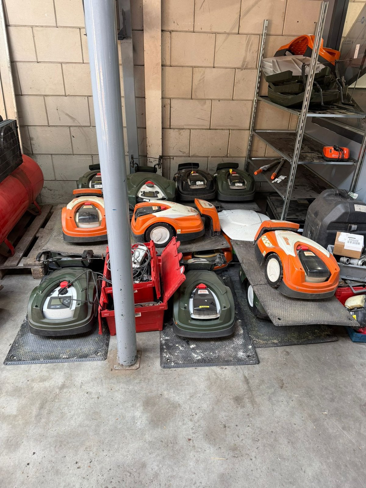 Partij van 19 stuks sthil robotmaaiers, Ophalen, Gebruikt, K-trade, K-trade
