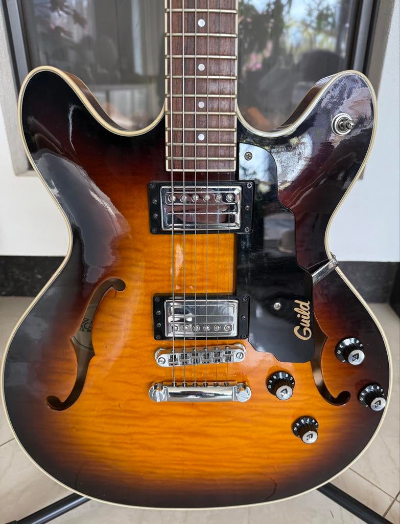 Foto 2 van Guild USA 2000 Starfire IV Antique Burst - Vintage als nieuw