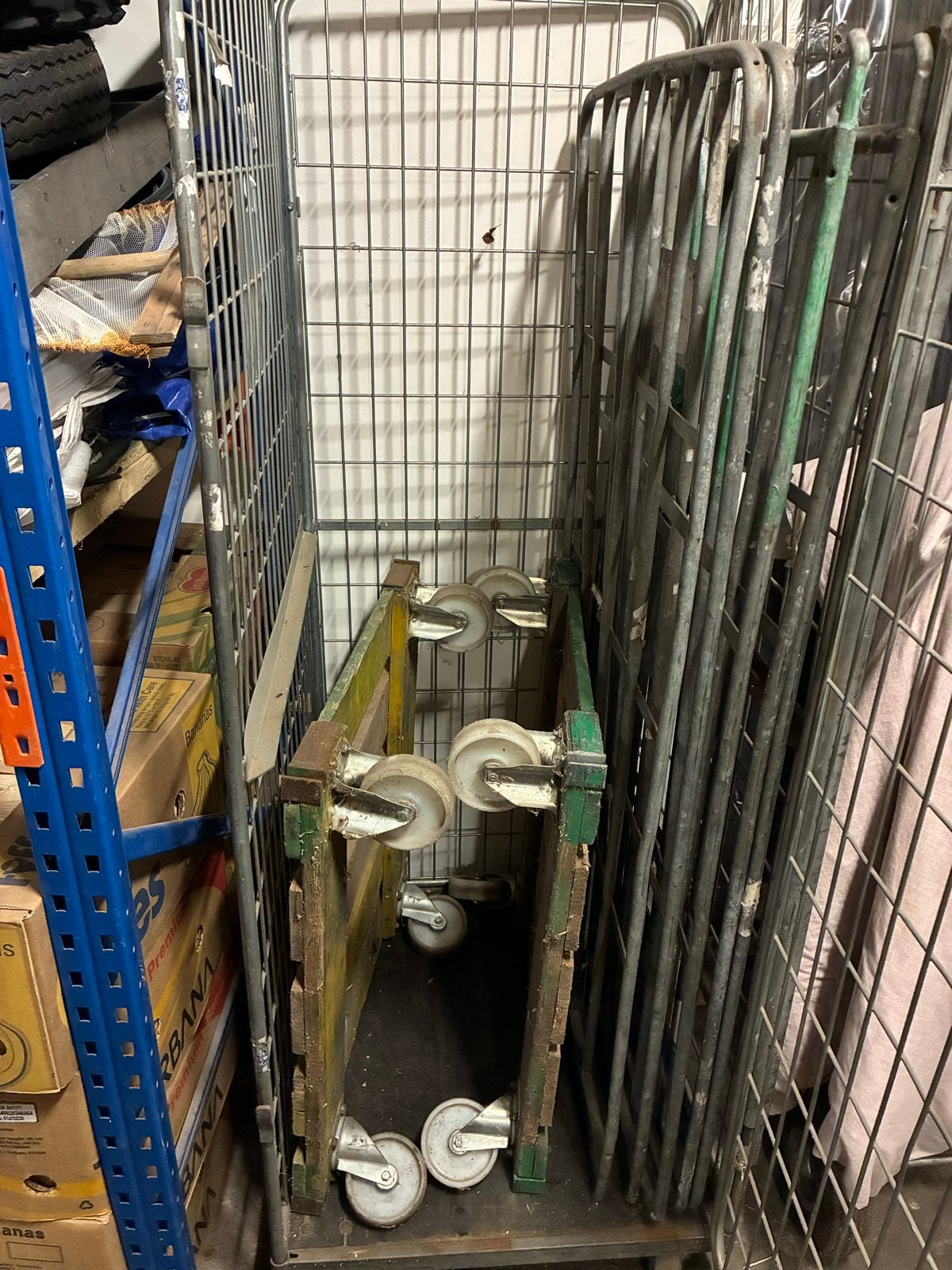2x Rolcontainer staal met houten bodem, 100 liter of meer, Ophalen, Gebruikt, Transportkar