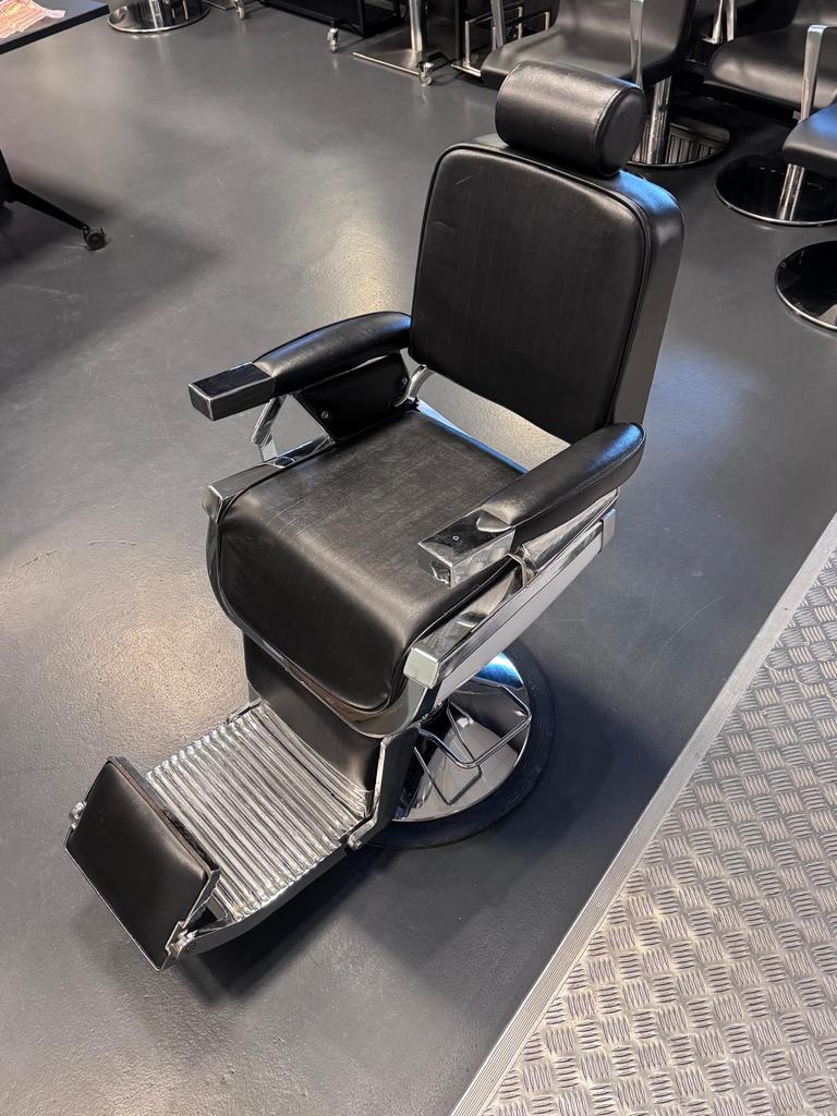 REM Emperor heren kappersstoel, Ophalen, Zwart, Zo goed als nieuw, Kappersstoel heren