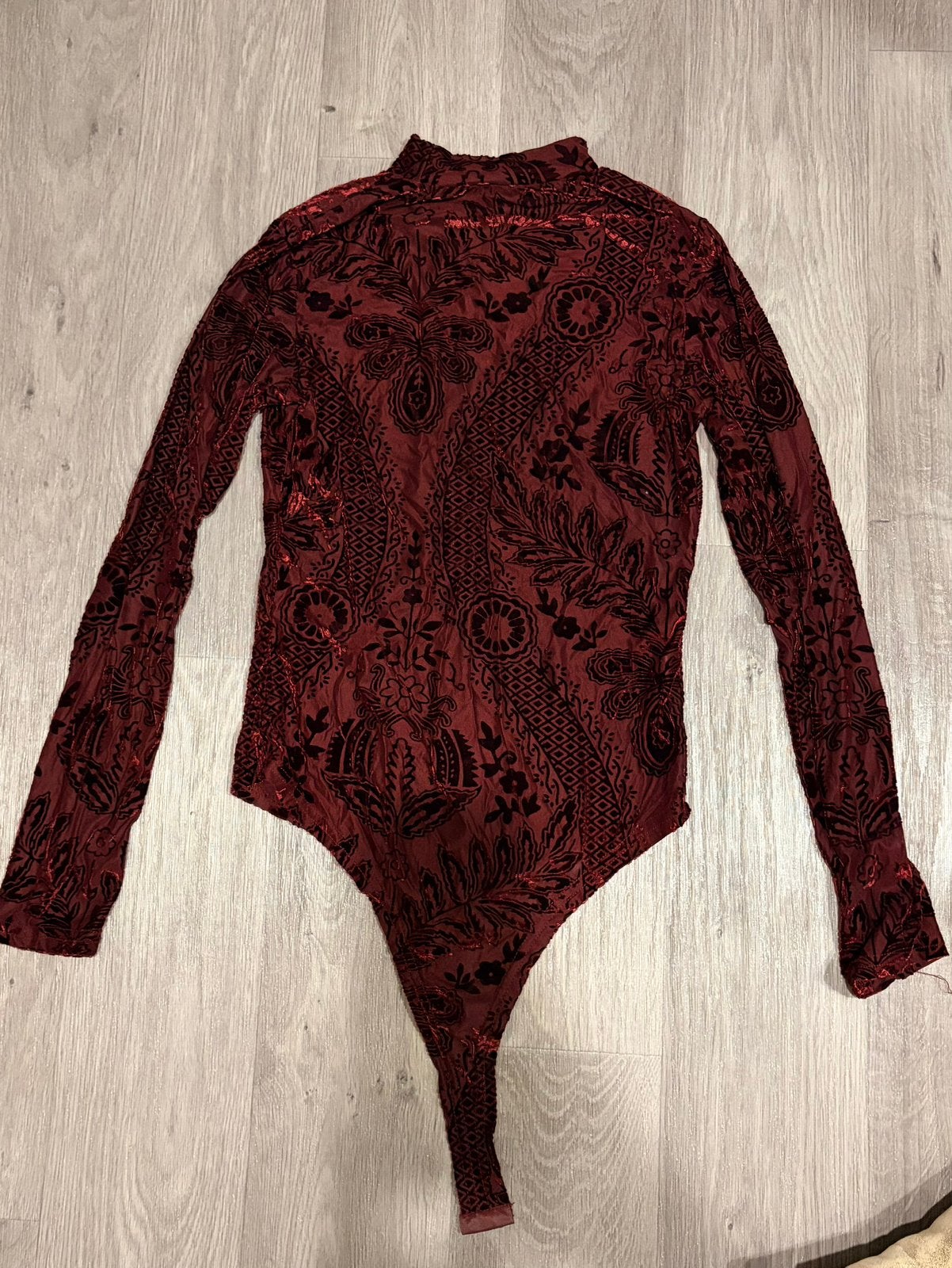 Bordeaux rode apart mesh body-top, Kleding | Dames, Tops, Ophalen of Verzenden, Zo goed als nieuw, Lange mouw, Maat 36 (S)