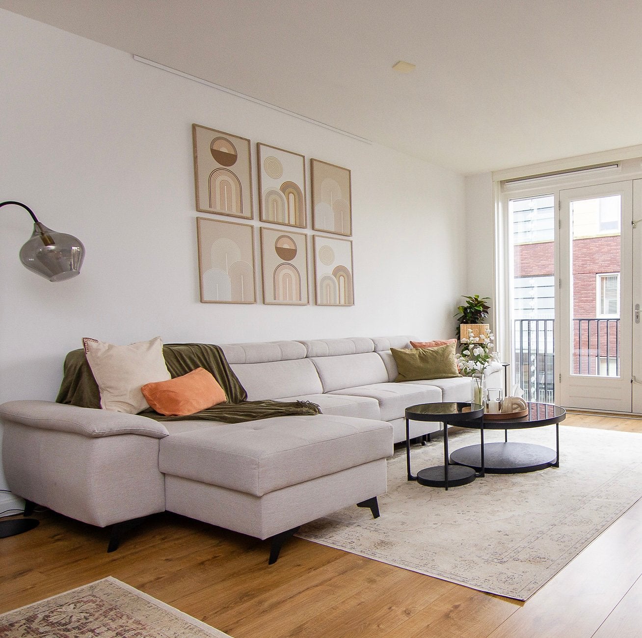 Beige Sofa Bed + Storage / brand: Seats & Sofas, Ophalen, Zo goed als nieuw, Beige, Overige typen