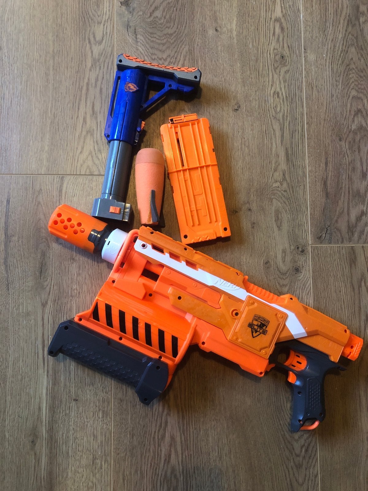 Nerf Elite Blaster met accessoires, Ophalen, Zo goed als nieuw, Jongen of Meisje