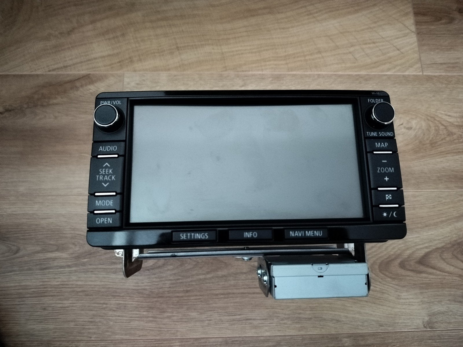 Mitsubishi Outlander PHEV Multimedia Systeem + Bevestiging, Ophalen, Gebruikt