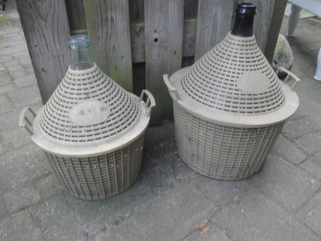 antieke gistflessen met mand, Tuin en Terras, Ophalen of Verzenden, Gebruikt